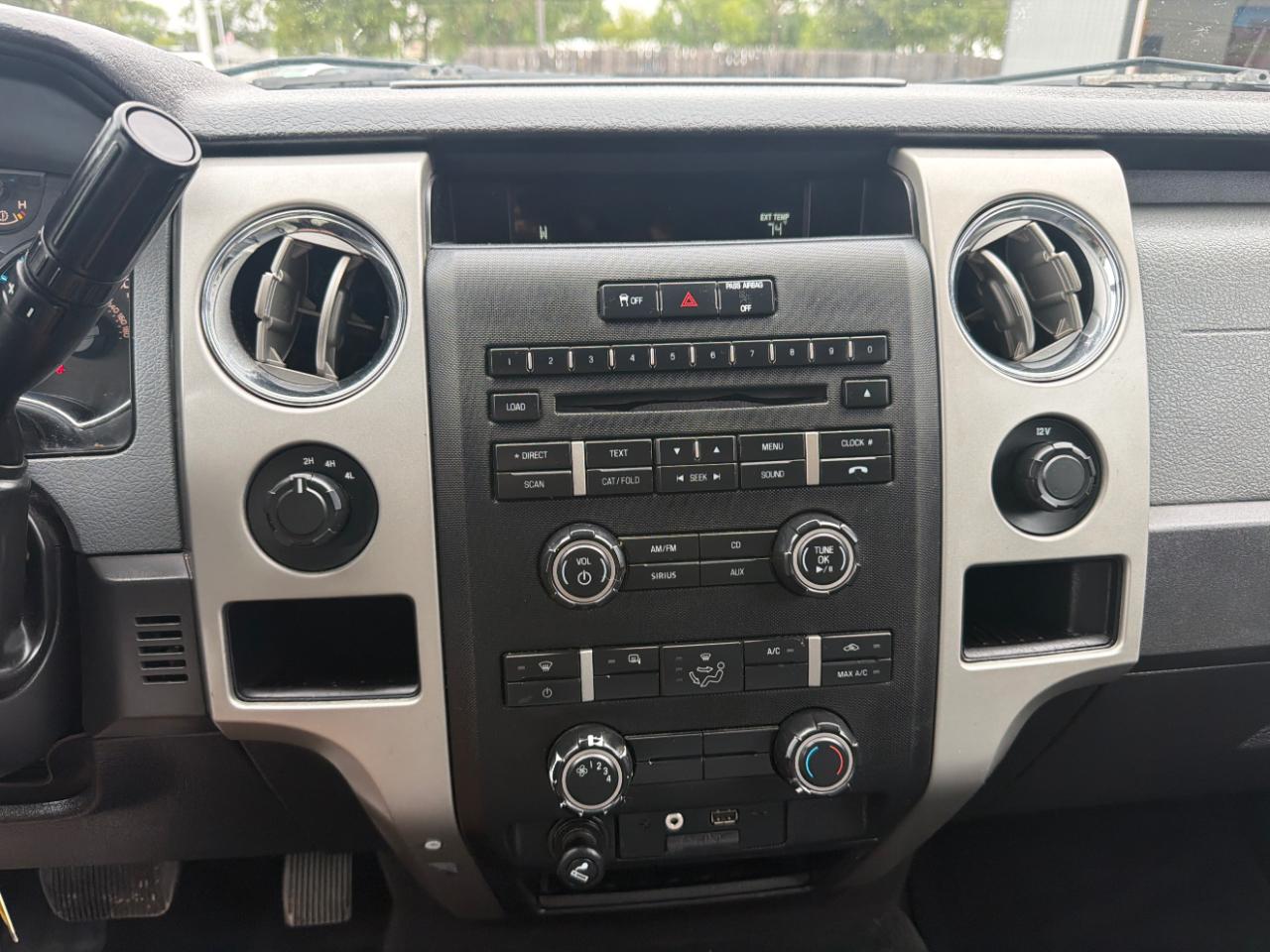 Ford F-150 4WD SuperCrew 145" Lariat 2011
