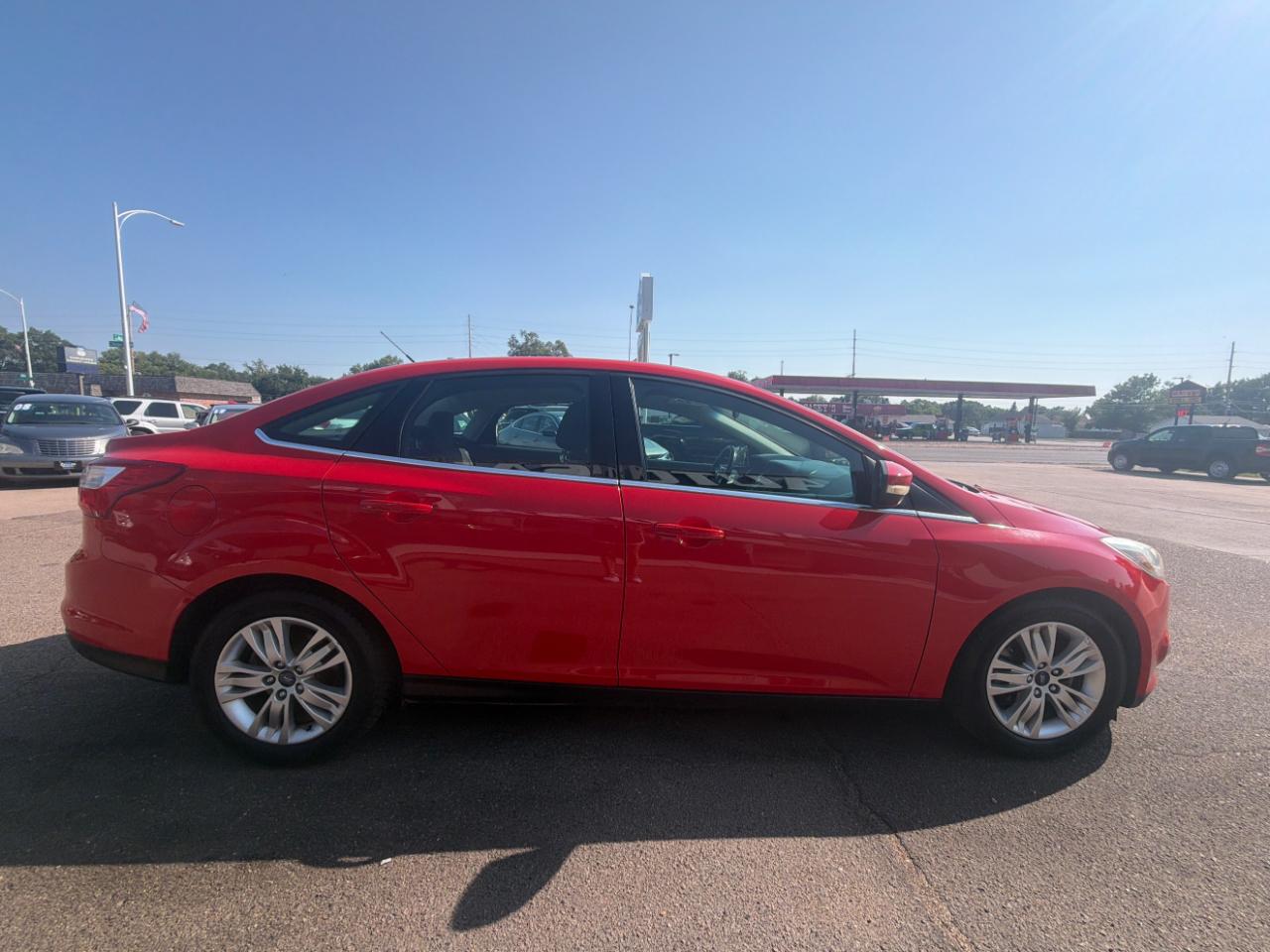 Ford Focus 4dr Sdn SEL 2012