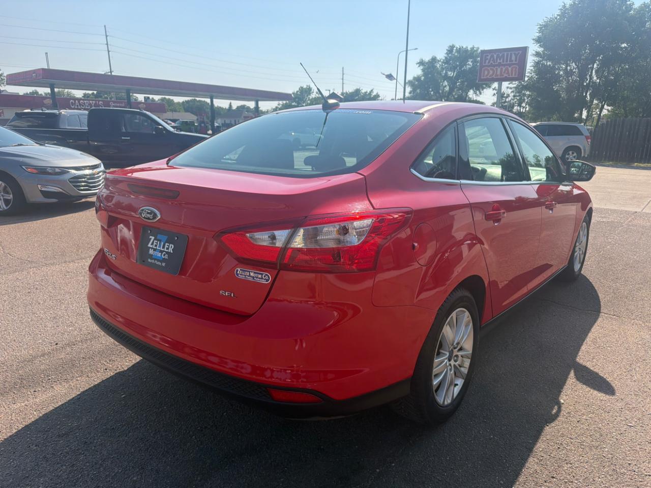 Ford Focus 4dr Sdn SEL 2012