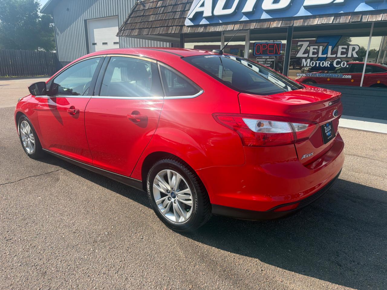 Ford Focus 4dr Sdn SEL 2012