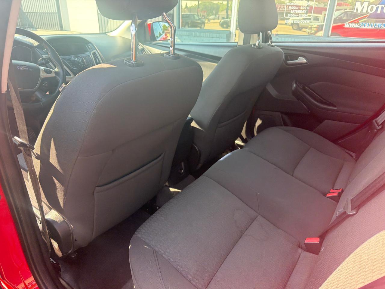 Ford Focus 4dr Sdn SEL 2012