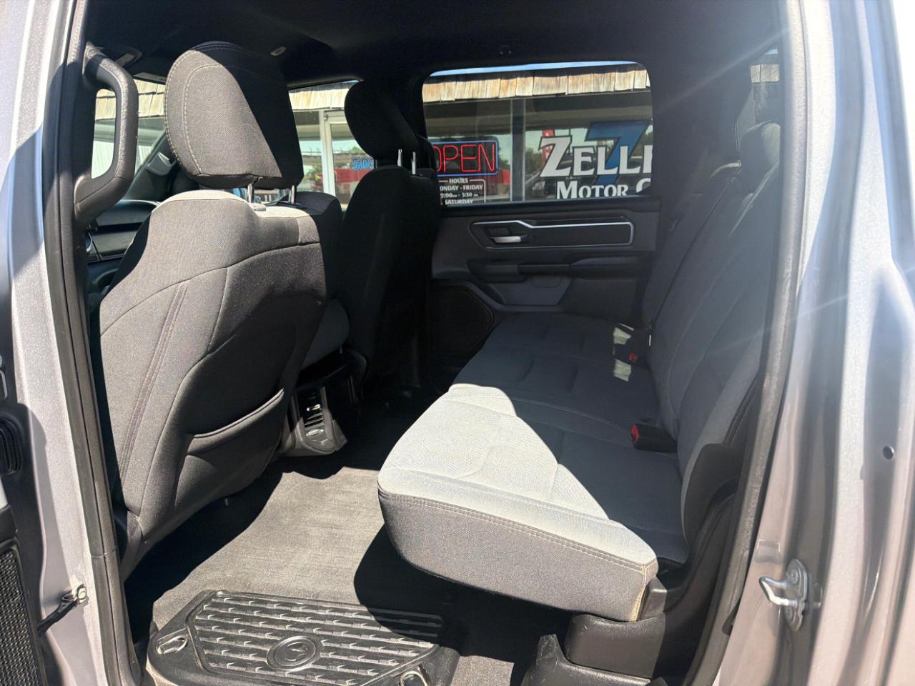 RAM 1500 Big Horn 4x4 Crew Cab 5'7" Box 2021
