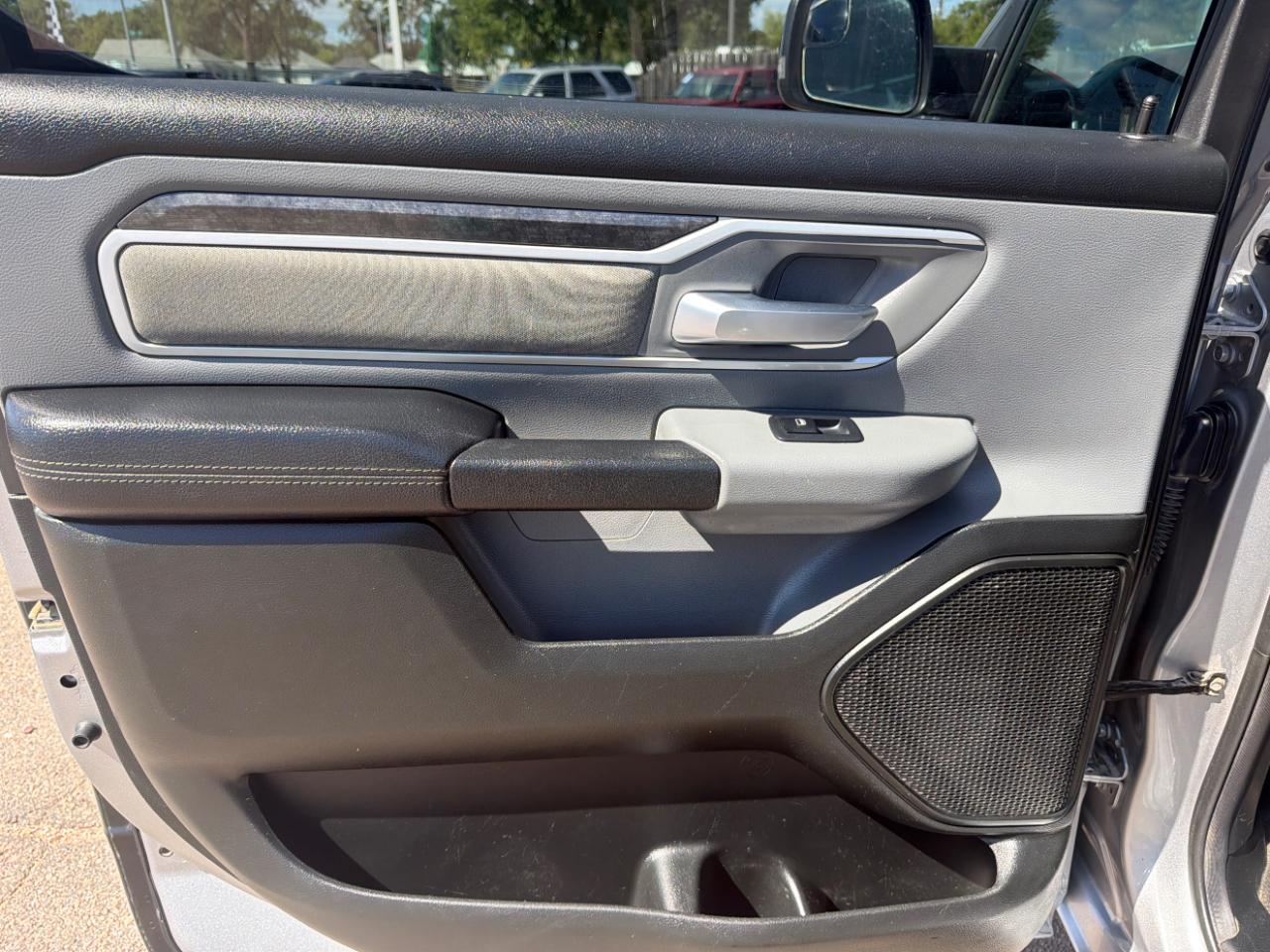 RAM 1500 Big Horn 4x4 Crew Cab 5'7" Box 2021