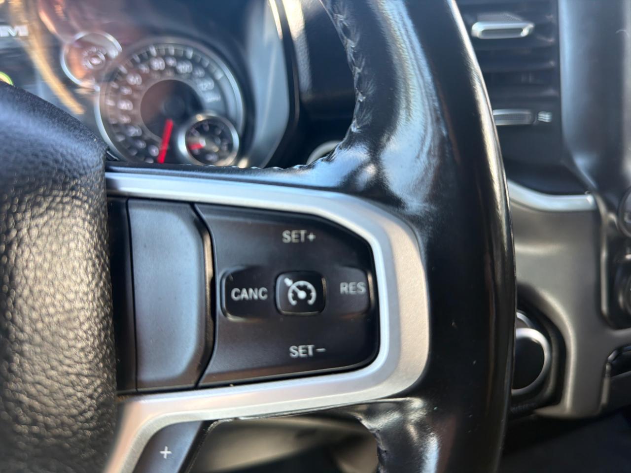 RAM 1500 Big Horn 4x4 Crew Cab 5'7" Box 2021