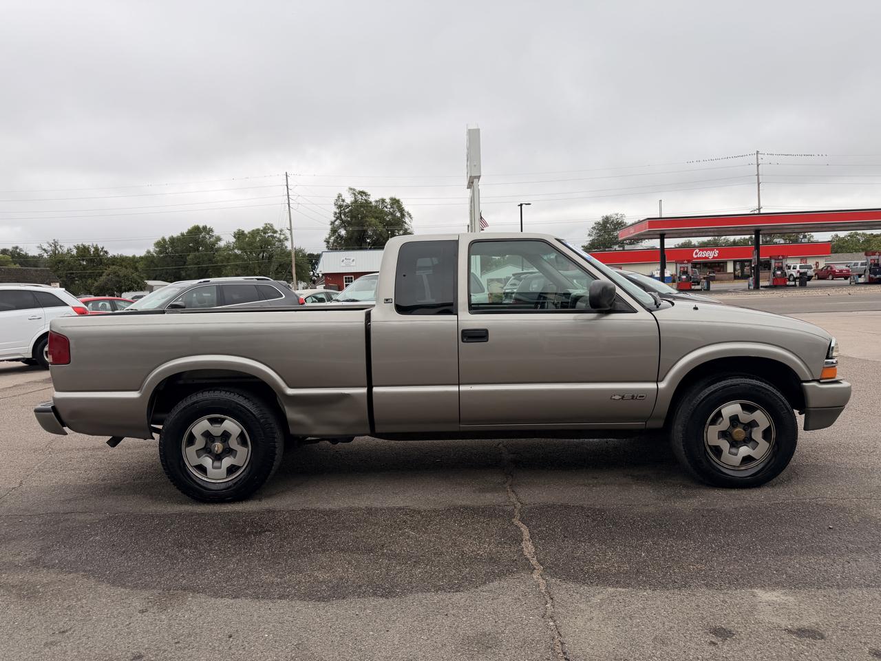 Chevrolet S-10 Ext Cab 123" WB 4WD LS 2000