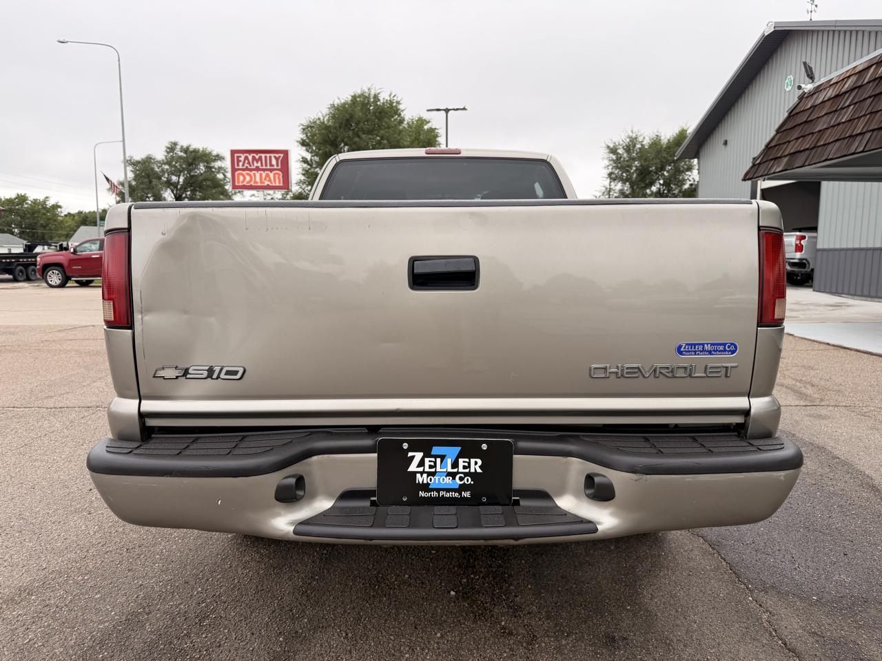 Chevrolet S-10 Ext Cab 123" WB 4WD LS 2000