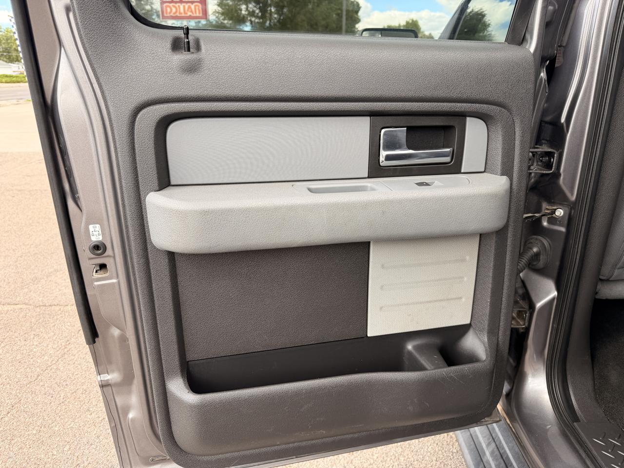 Ford F-150 4WD SuperCrew 145" Platinum 2014