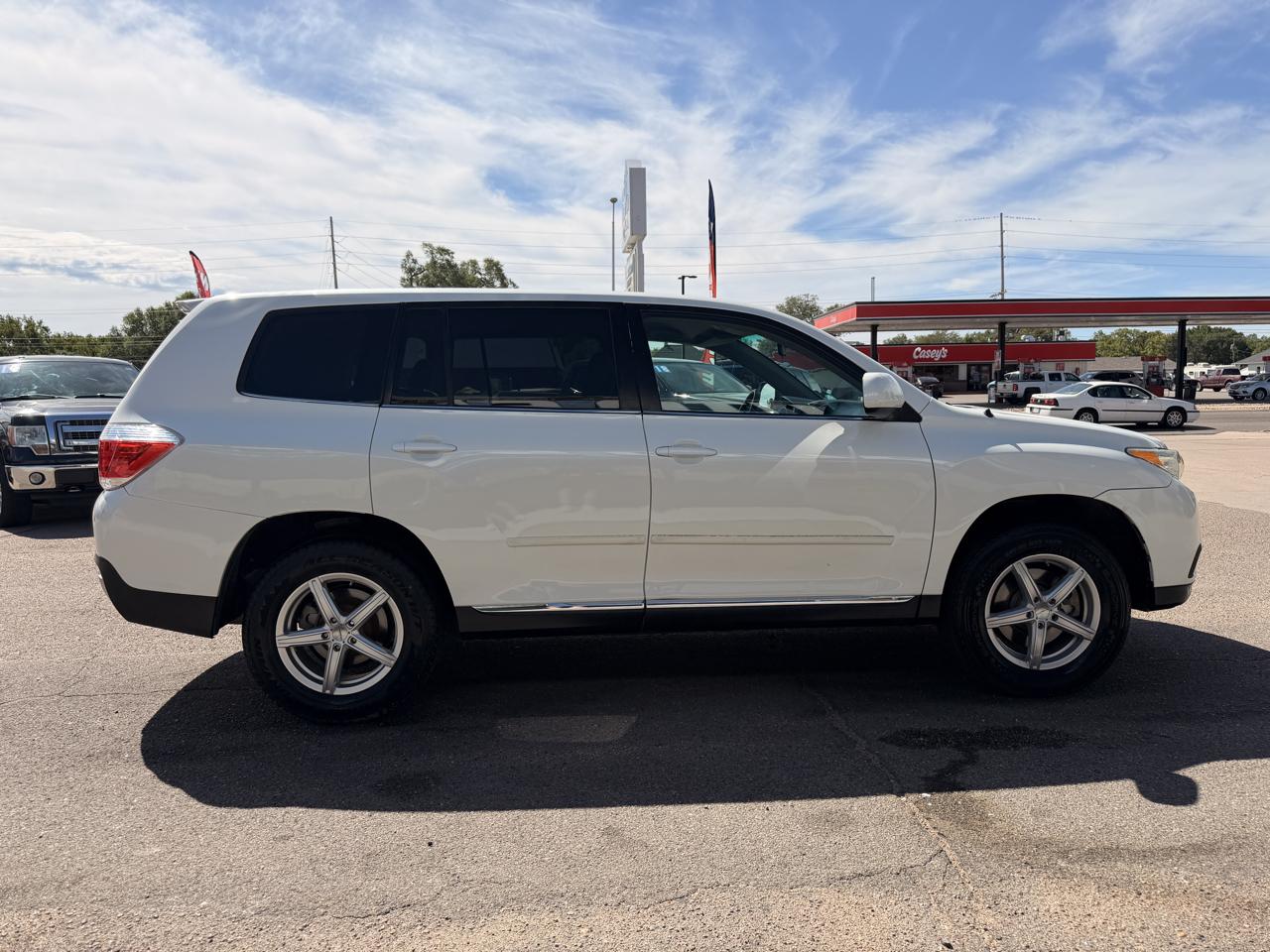 Toyota Highlander FWD 4dr L4 Base (Natl) 2011