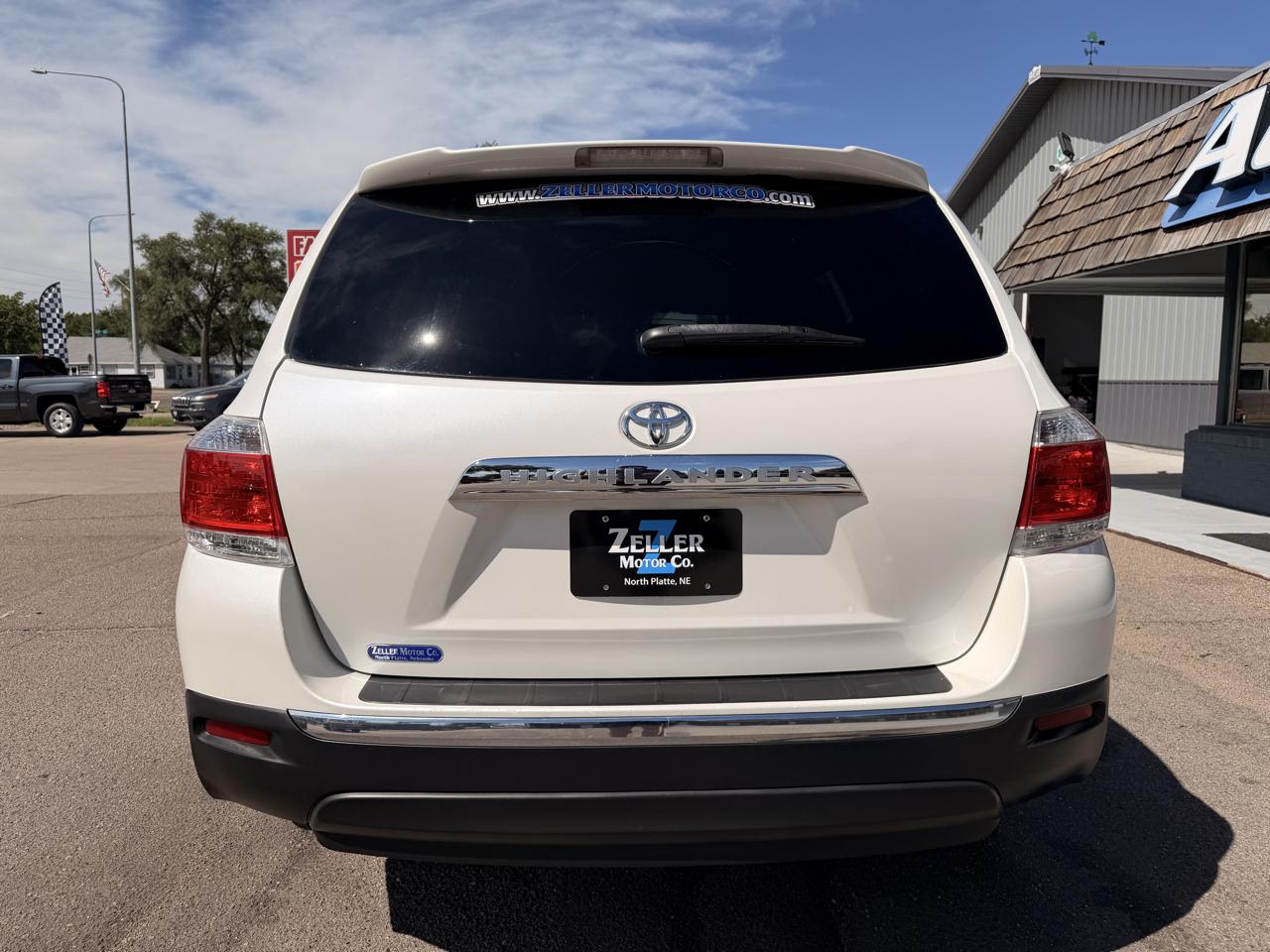 Toyota Highlander FWD 4dr L4 Base (Natl) 2011
