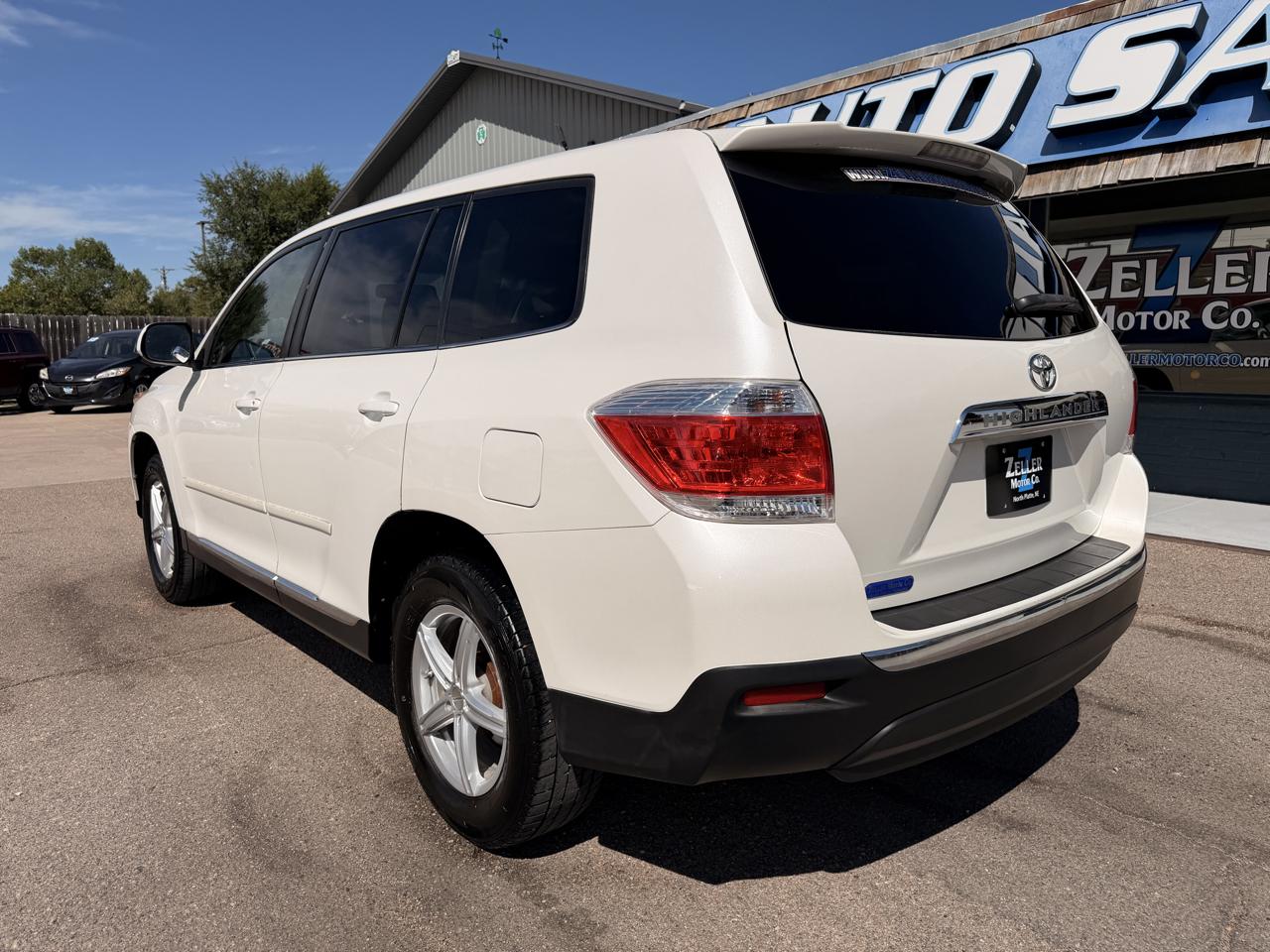 Toyota Highlander FWD 4dr L4 Base (Natl) 2011