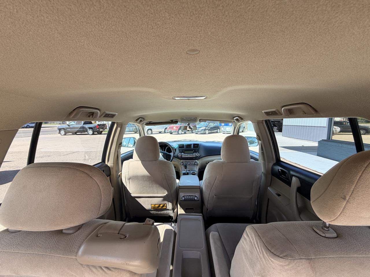 Toyota Highlander FWD 4dr L4 Base (Natl) 2011