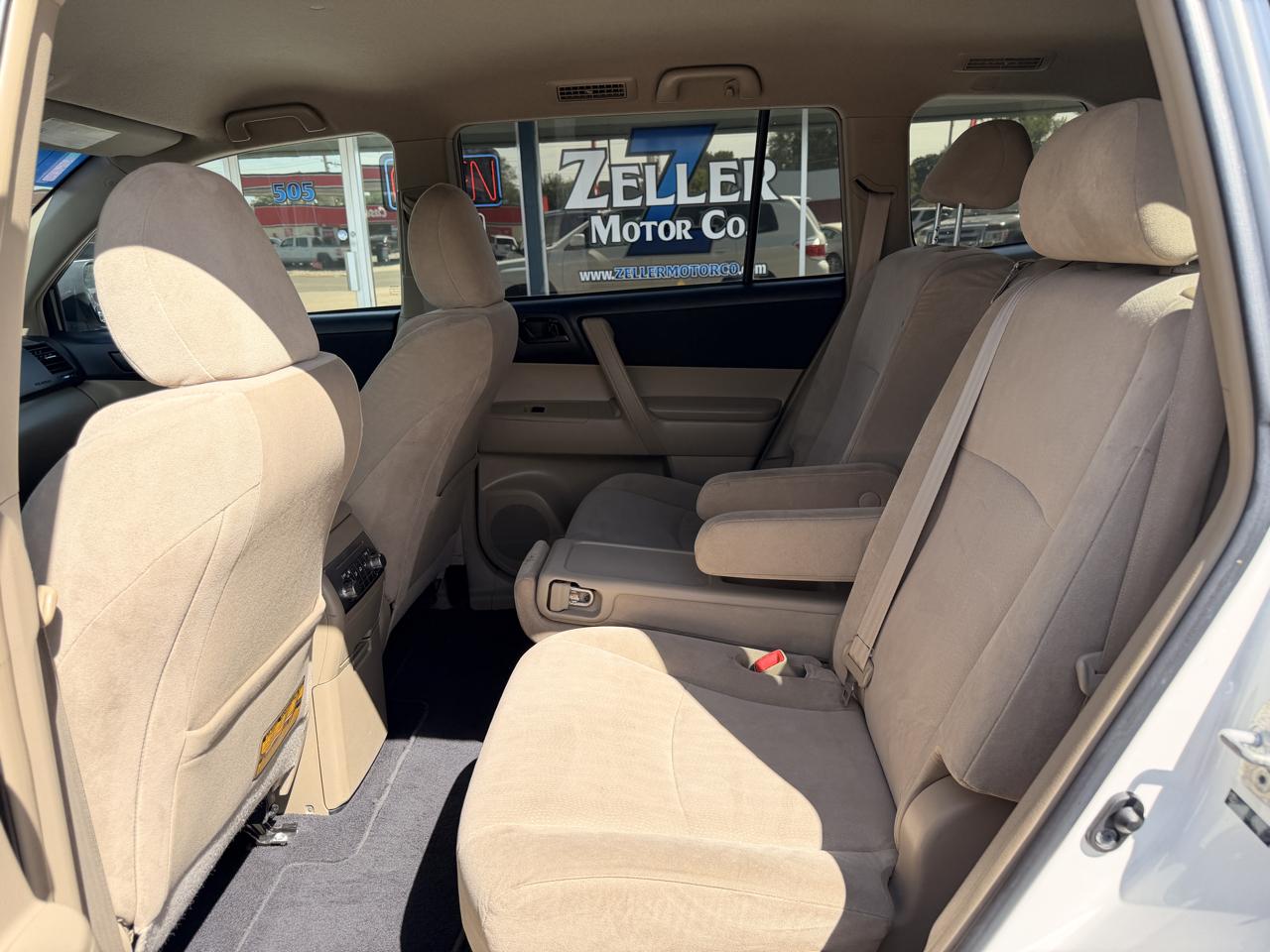 Toyota Highlander FWD 4dr L4 Base (Natl) 2011