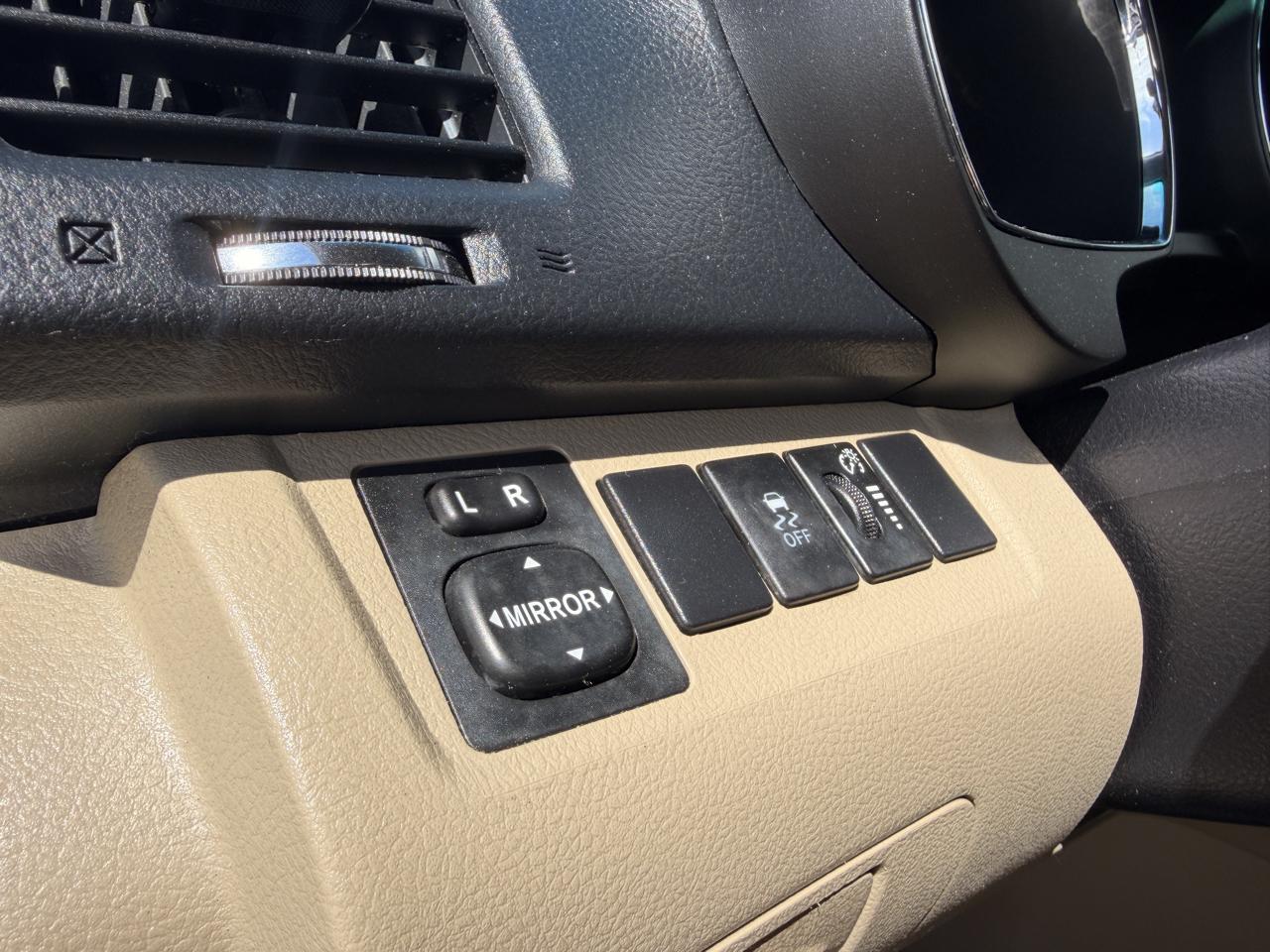 Toyota Highlander FWD 4dr L4 Base (Natl) 2011