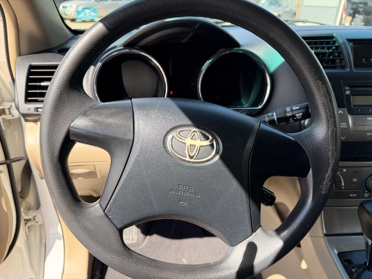 Toyota Highlander FWD 4dr L4 Base (Natl) 2011