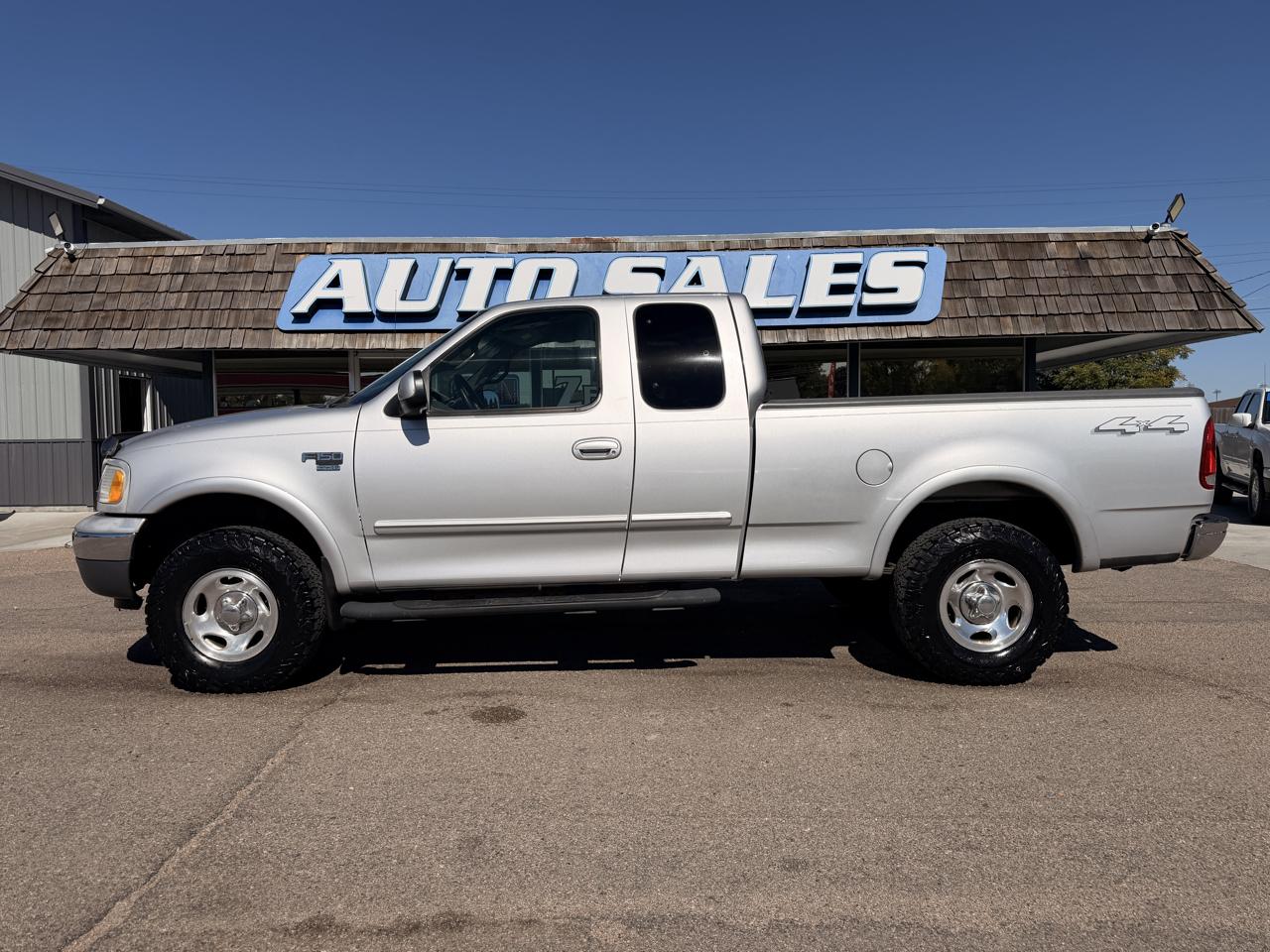 Ford F-150 Supercab 139" 4WD XL 2000