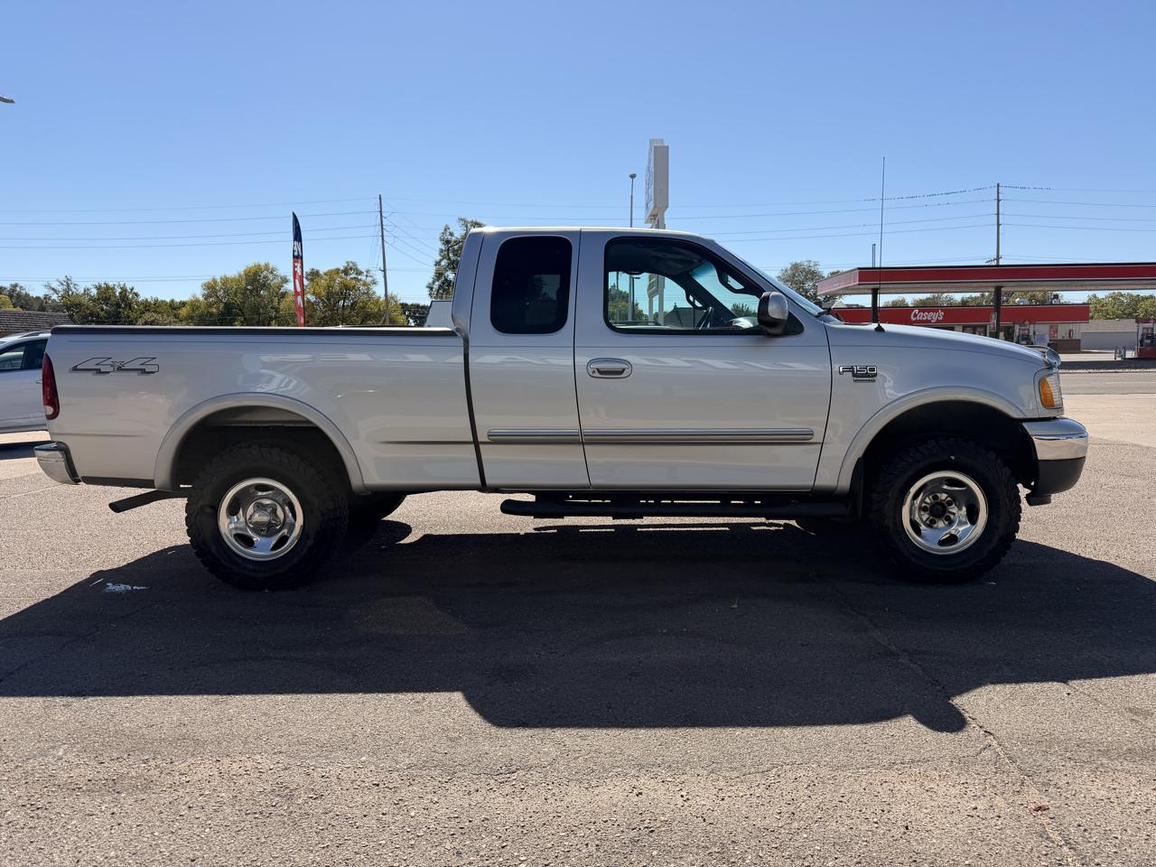 Ford F-150 Supercab 139" 4WD XL 2000