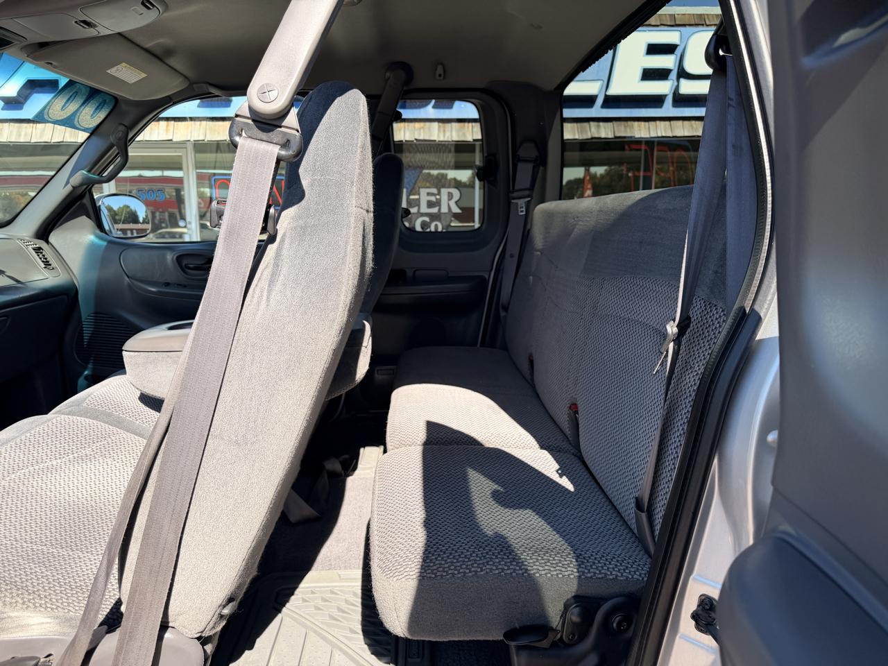 Ford F-150 Supercab 139" 4WD XL 2000