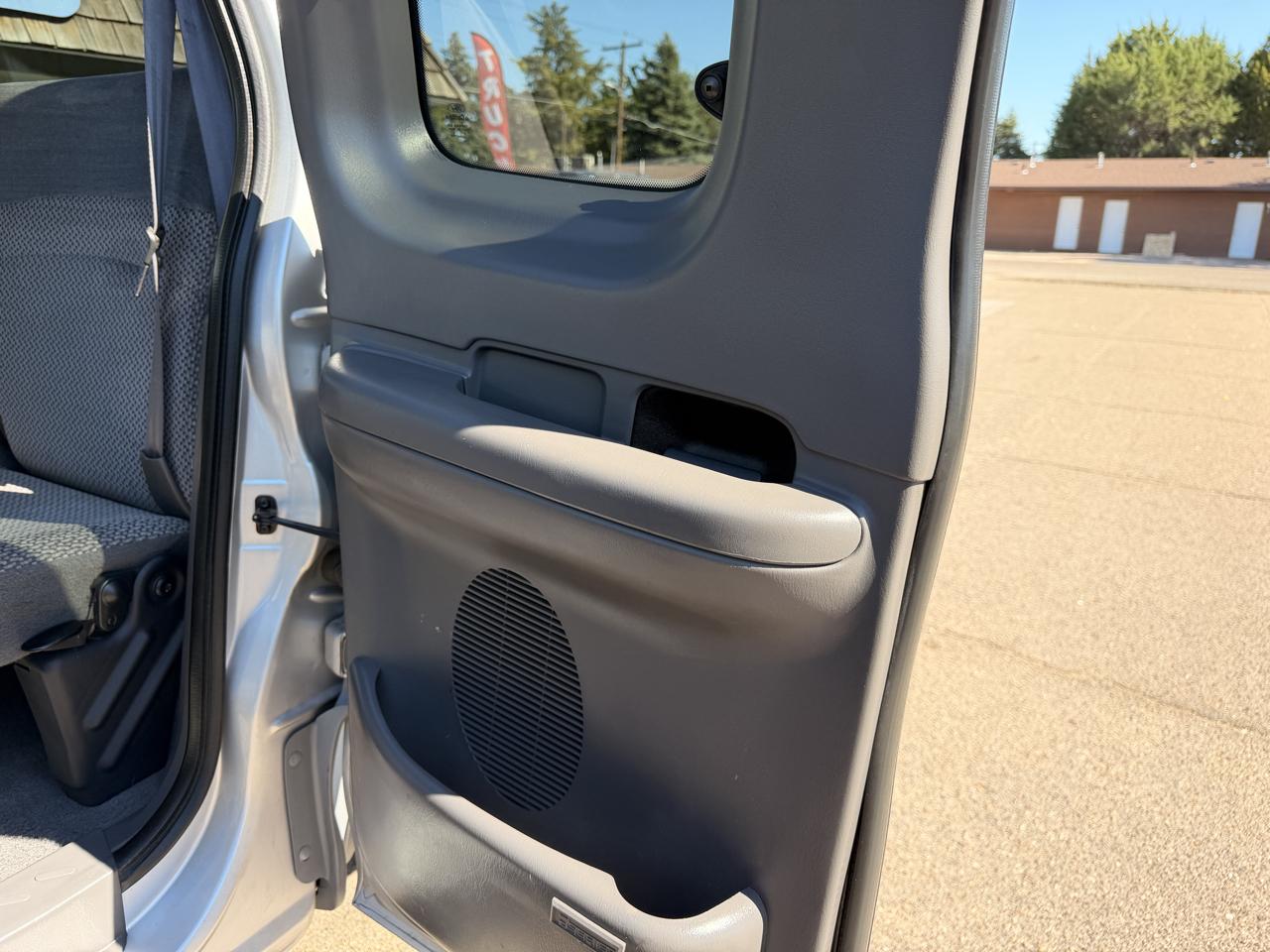 Ford F-150 Supercab 139" 4WD XL 2000