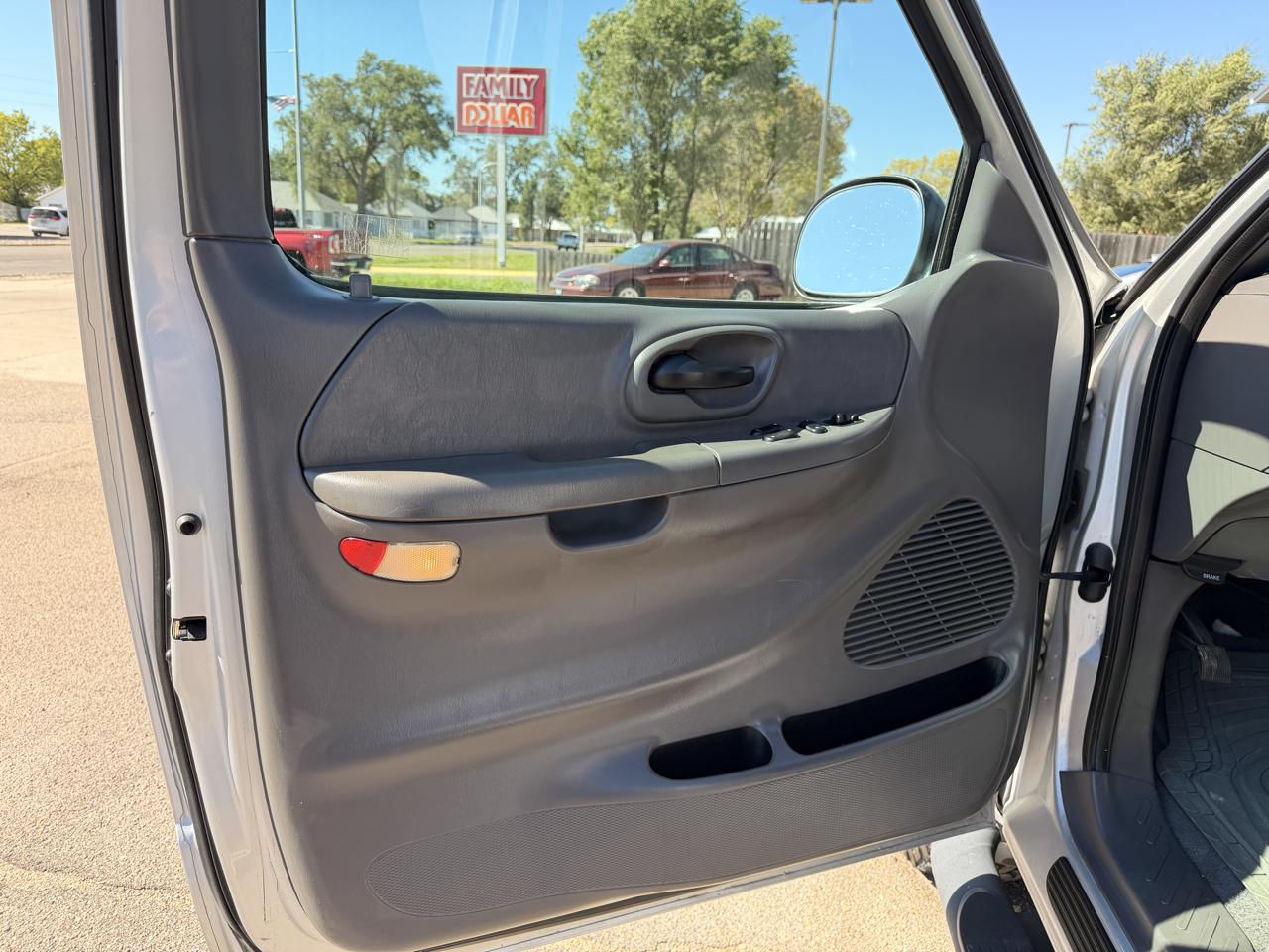 Ford F-150 Supercab 139" 4WD XL 2000