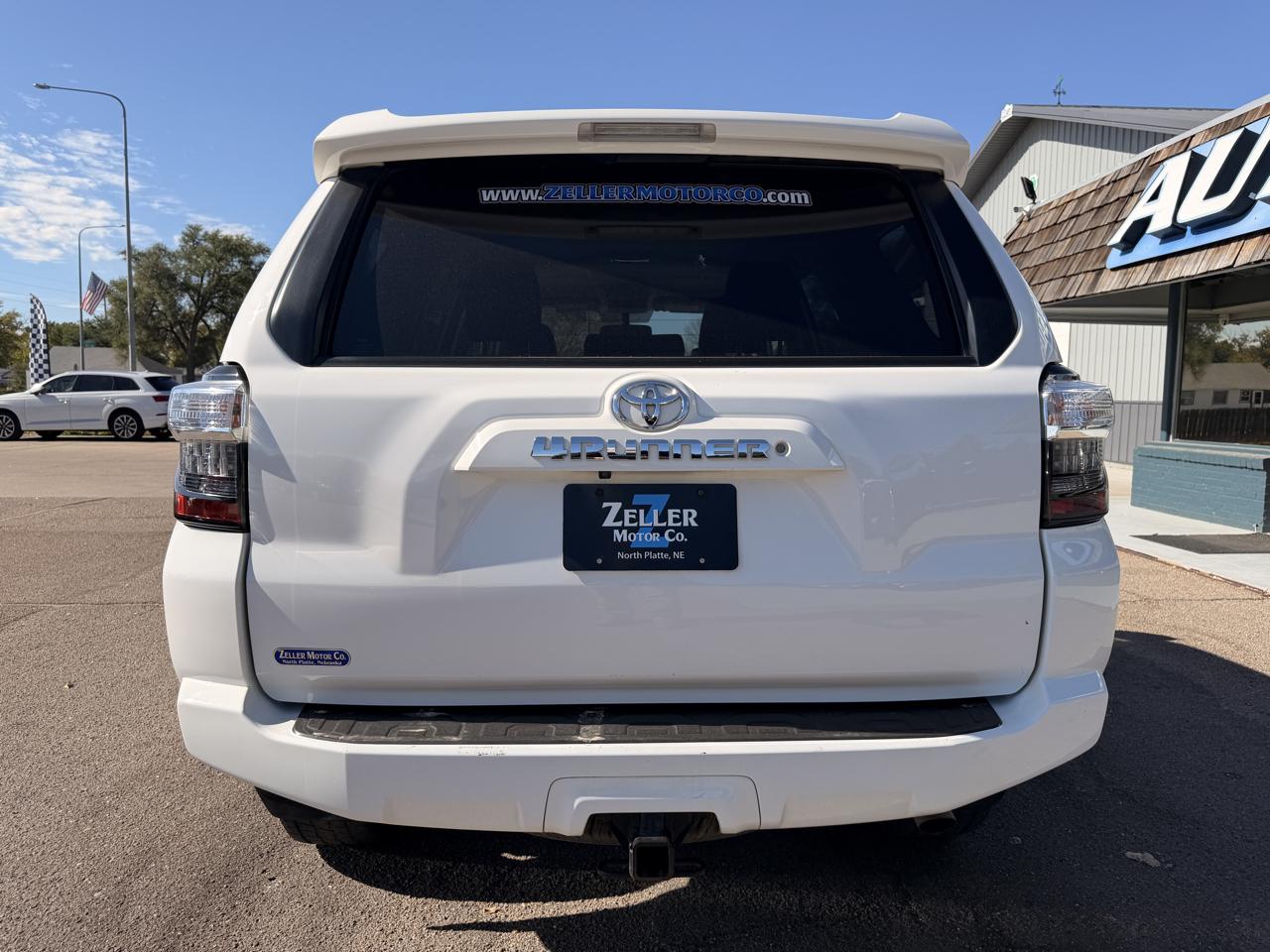 Toyota 4Runner SR5 V8 4WD 2019