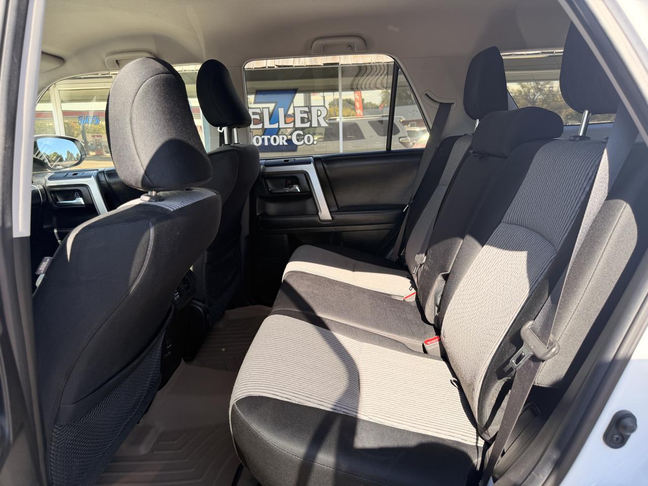 Toyota 4Runner SR5 V8 4WD 2019