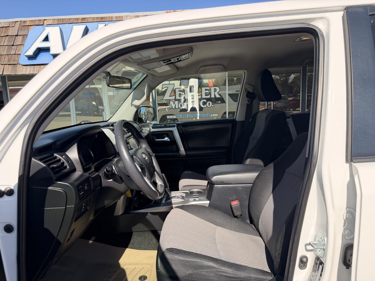 Toyota 4Runner SR5 V8 4WD 2019