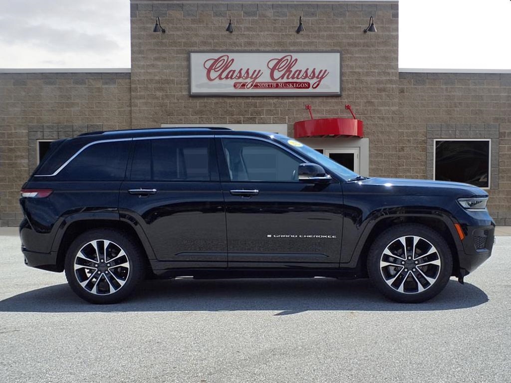 Jeep Grand Cherokee Overland 4x4 2022 Jeep Grand Cherokee Overland 4x4 2022