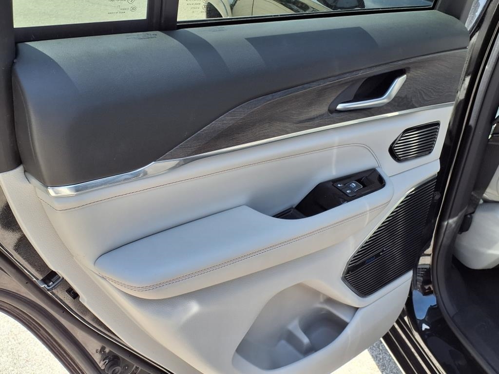 Jeep Grand Cherokee Overland 4x4 2022 Jeep Grand Cherokee Overland 4x4 2022