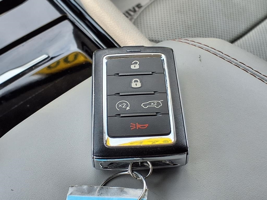 Jeep Grand Cherokee Overland 4x4 2022 Jeep Grand Cherokee Overland 4x4 2022