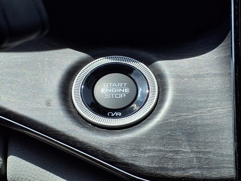 Jeep Grand Cherokee Overland 4x4 2022 Jeep Grand Cherokee Overland 4x4 2022