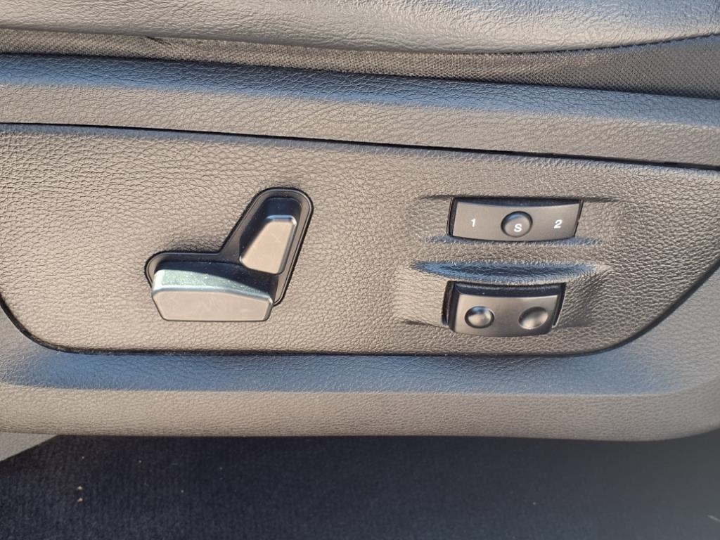 RAM 1500 4WD Crew Cab 140.5" Laramie 2017 RAM 1500 4WD Crew Cab 140.5" Laramie 2017