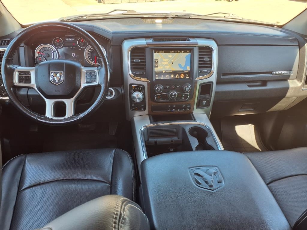 RAM 1500 4WD Crew Cab 140.5" Laramie 2017 RAM 1500 4WD Crew Cab 140.5" Laramie 2017