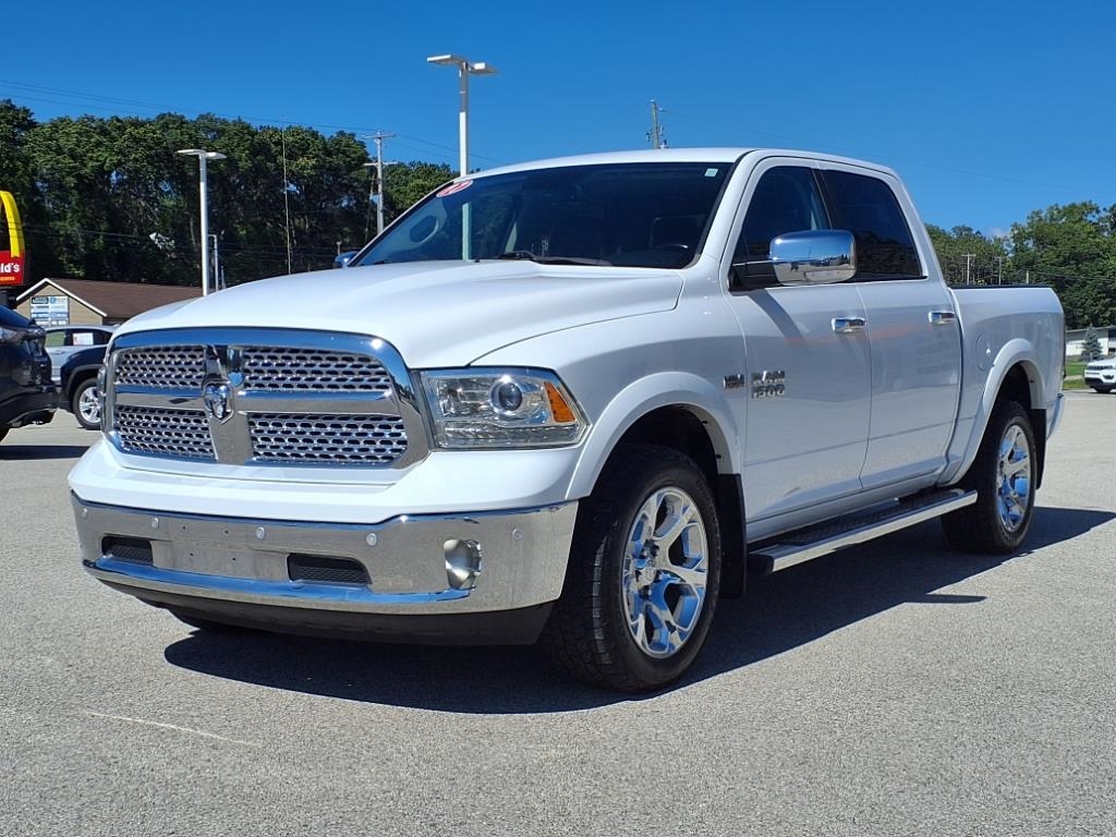 RAM 1500 4WD Crew Cab 140.5" Laramie 2017
