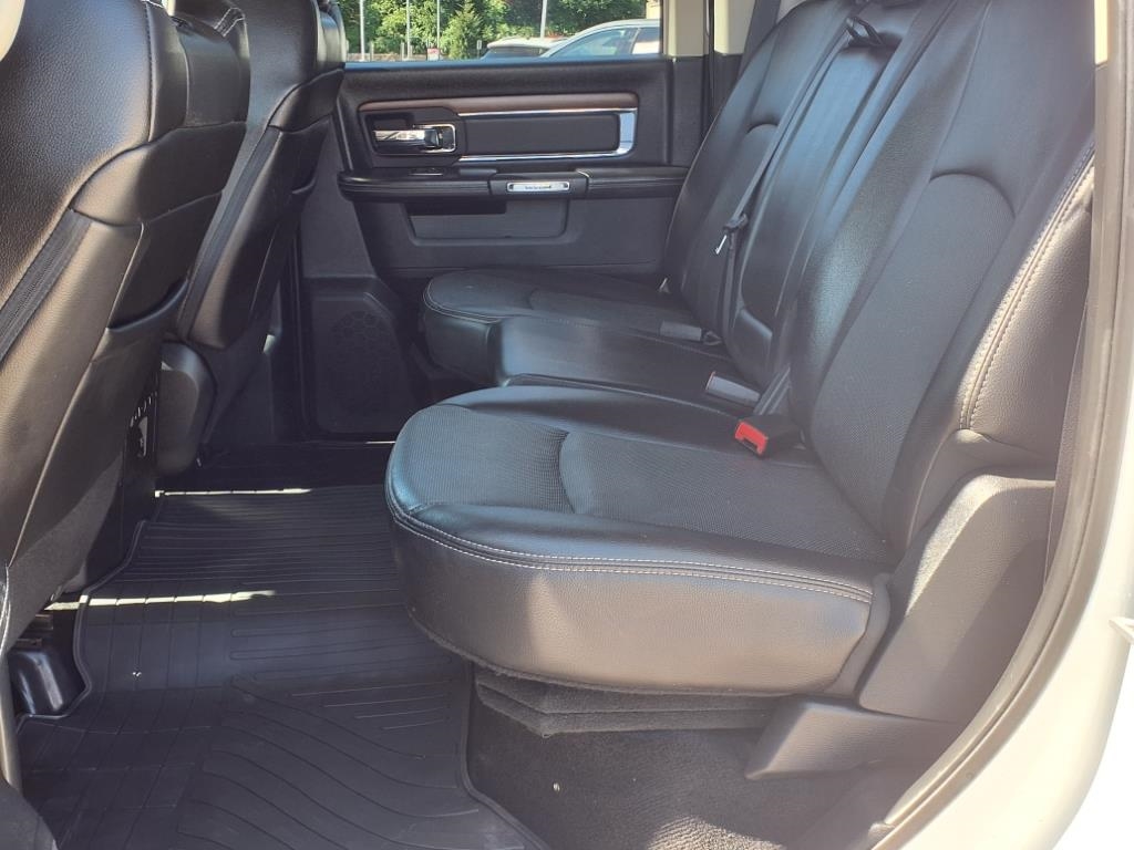 RAM 1500 4WD Crew Cab 140.5" Laramie 2017