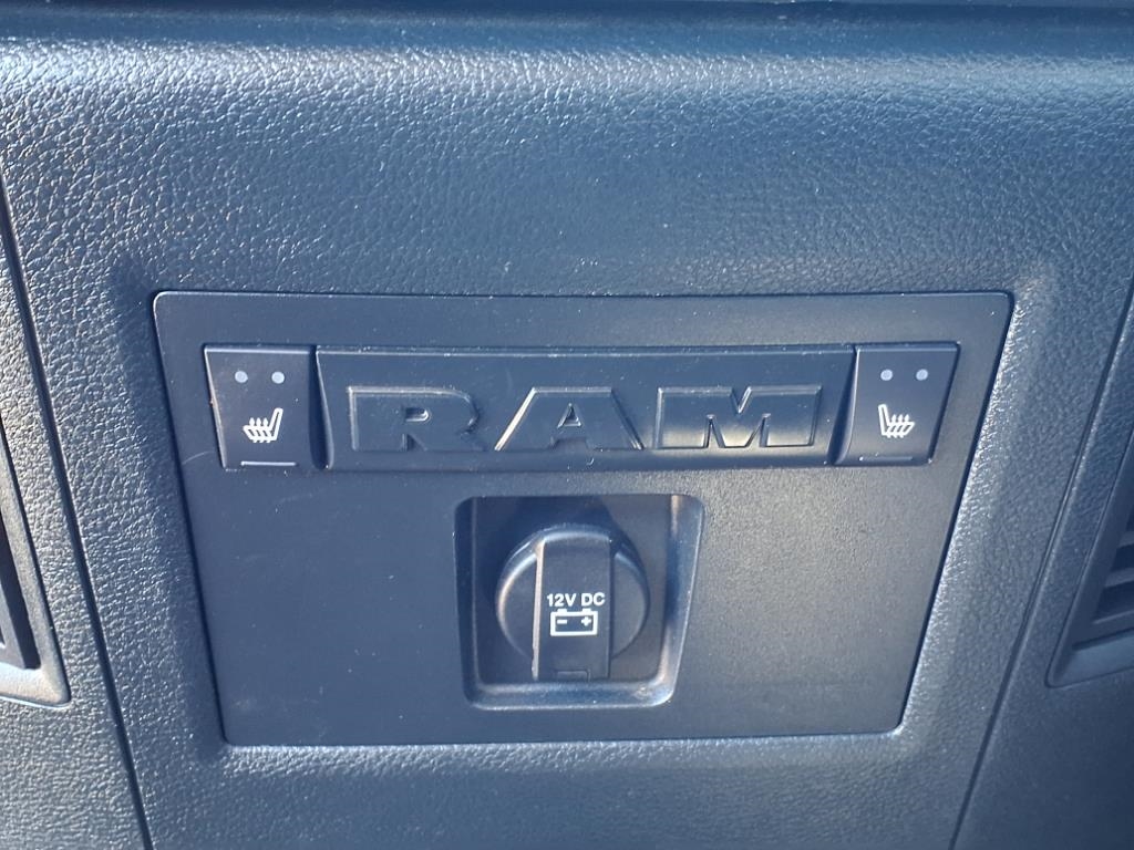 RAM 1500 4WD Crew Cab 140.5" Laramie 2017