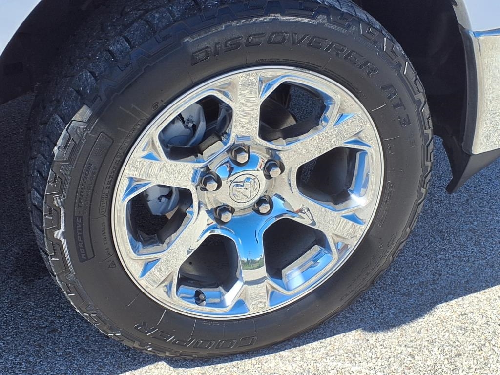 RAM 1500 4WD Crew Cab 140.5" Laramie 2017