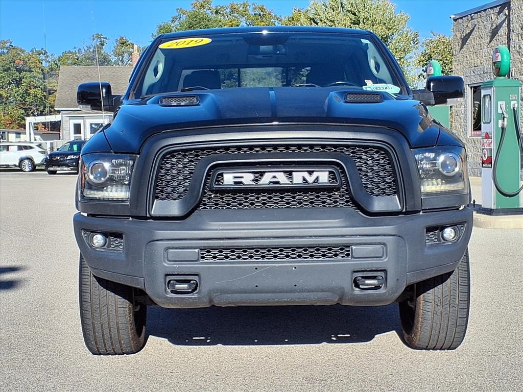 RAM 1500 Classic Warlock 4x4 Crew Cab 5'7" Box 2019 RAM 1500 Classic Warlock 4x4 Crew Cab 5'7" Box 2019