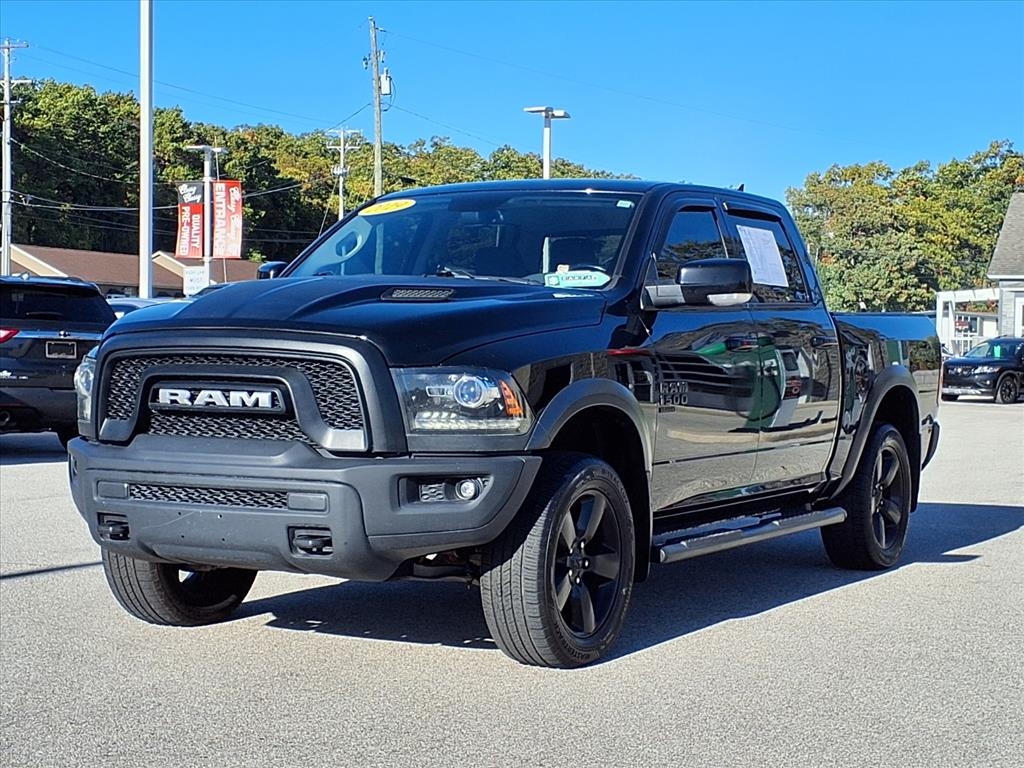 RAM 1500 Classic Warlock 4x4 Crew Cab 5'7" Box 2019 RAM 1500 Classic Warlock 4x4 Crew Cab 5'7" Box 2019