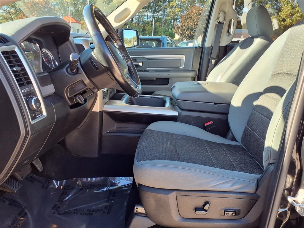 RAM 1500 Classic Warlock 4x4 Crew Cab 5'7" Box 2019 RAM 1500 Classic Warlock 4x4 Crew Cab 5'7" Box 2019