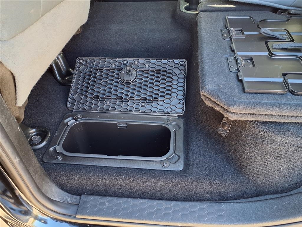 RAM 1500 Classic Warlock 4x4 Crew Cab 5'7" Box 2019 RAM 1500 Classic Warlock 4x4 Crew Cab 5'7" Box 2019