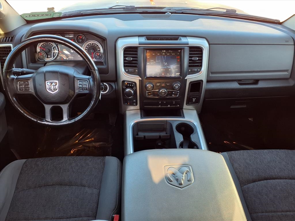 RAM 1500 Classic Warlock 4x4 Crew Cab 5'7" Box 2019 RAM 1500 Classic Warlock 4x4 Crew Cab 5'7" Box 2019