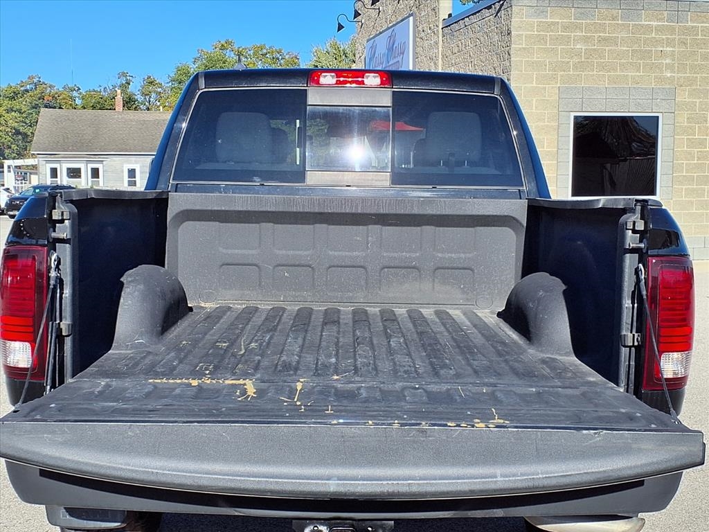 RAM 1500 Classic Warlock 4x4 Crew Cab 5'7" Box 2019 RAM 1500 Classic Warlock 4x4 Crew Cab 5'7" Box 2019