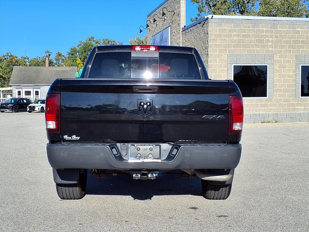 RAM 1500 Classic Warlock 4x4 Crew Cab 5'7" Box 2019 RAM 1500 Classic Warlock 4x4 Crew Cab 5'7" Box 2019