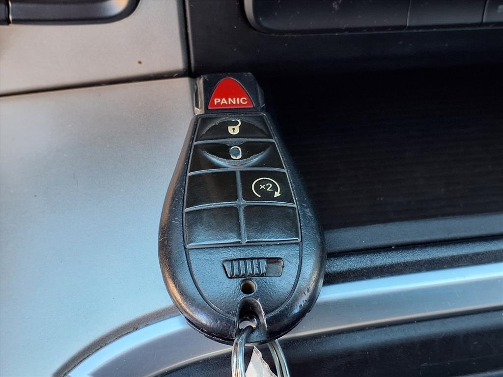 RAM 1500 Classic Warlock 4x4 Crew Cab 5'7" Box 2019 RAM 1500 Classic Warlock 4x4 Crew Cab 5'7" Box 2019