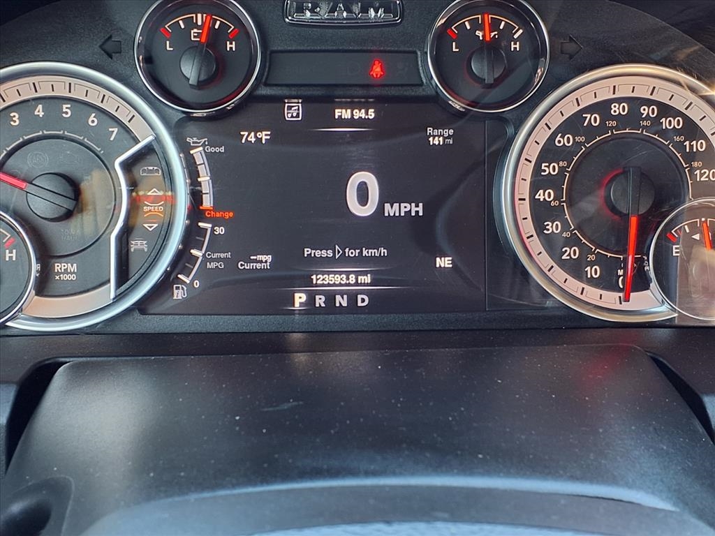 RAM 1500 Classic Warlock 4x4 Crew Cab 5'7" Box 2019 RAM 1500 Classic Warlock 4x4 Crew Cab 5'7" Box 2019