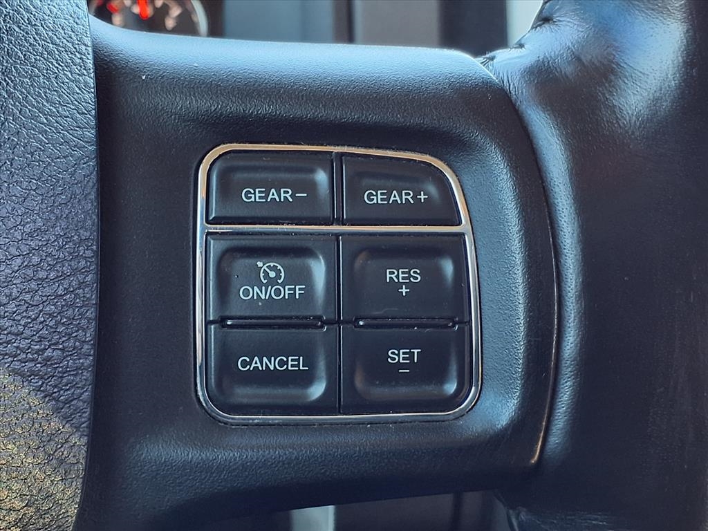 RAM 1500 Classic Warlock 4x4 Crew Cab 5'7" Box 2019 RAM 1500 Classic Warlock 4x4 Crew Cab 5'7" Box 2019