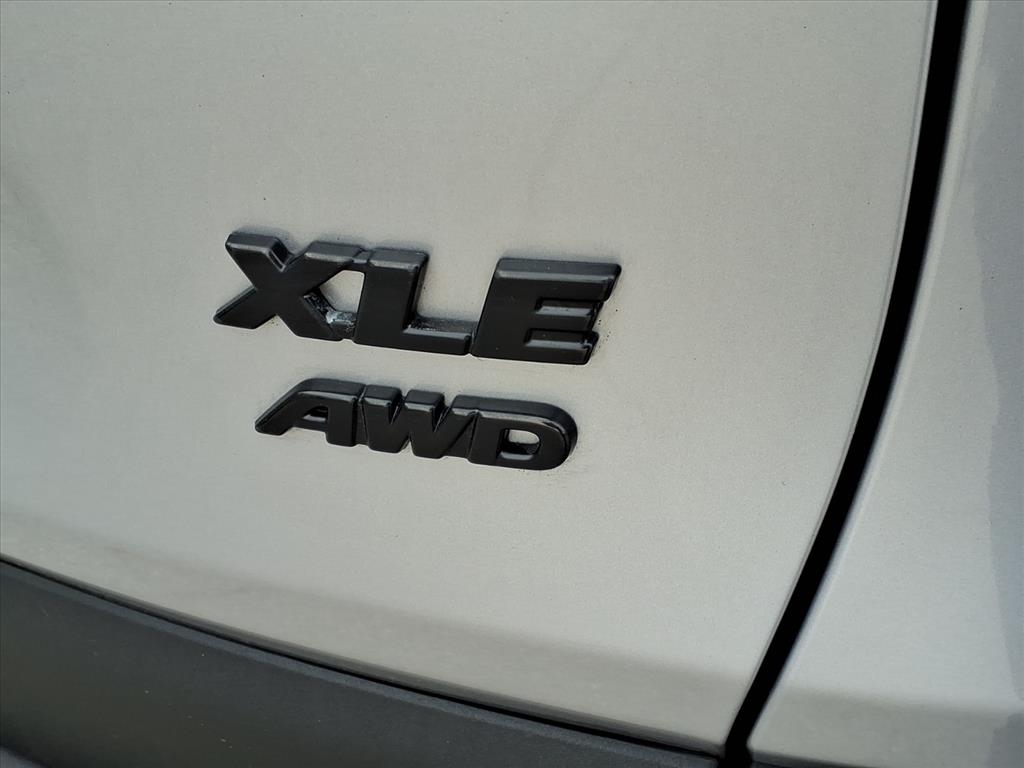 Toyota RAV4 XLE AWD (Natl) 2022
