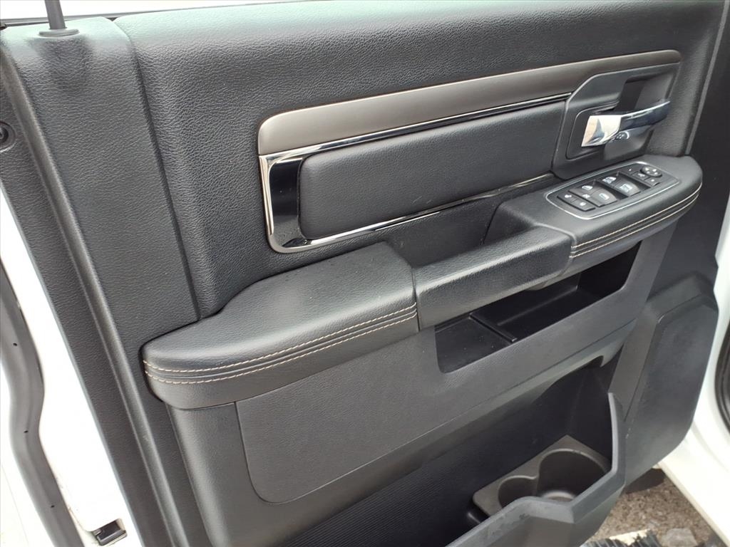 RAM 1500 4WD Crew Cab 140.5" Sport 2017