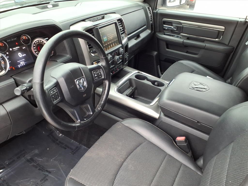 RAM 1500 4WD Crew Cab 140.5" Sport 2017