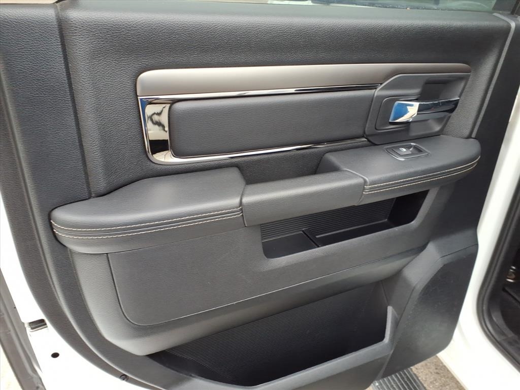 RAM 1500 4WD Crew Cab 140.5" Sport 2017